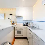 Seaside In With Sea Views *
