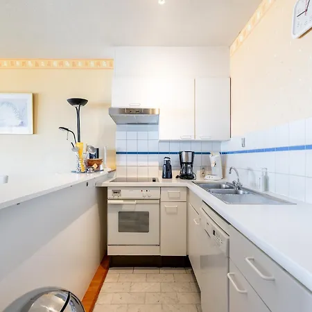 Seaside In With Sea Views *